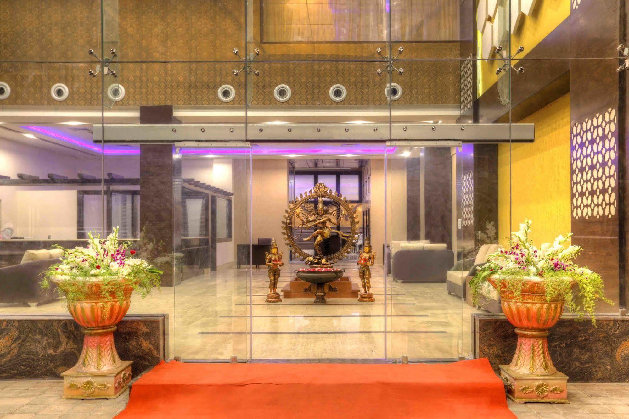 Rio Meridian Hotel Mysuru Zewnętrze zdjęcie