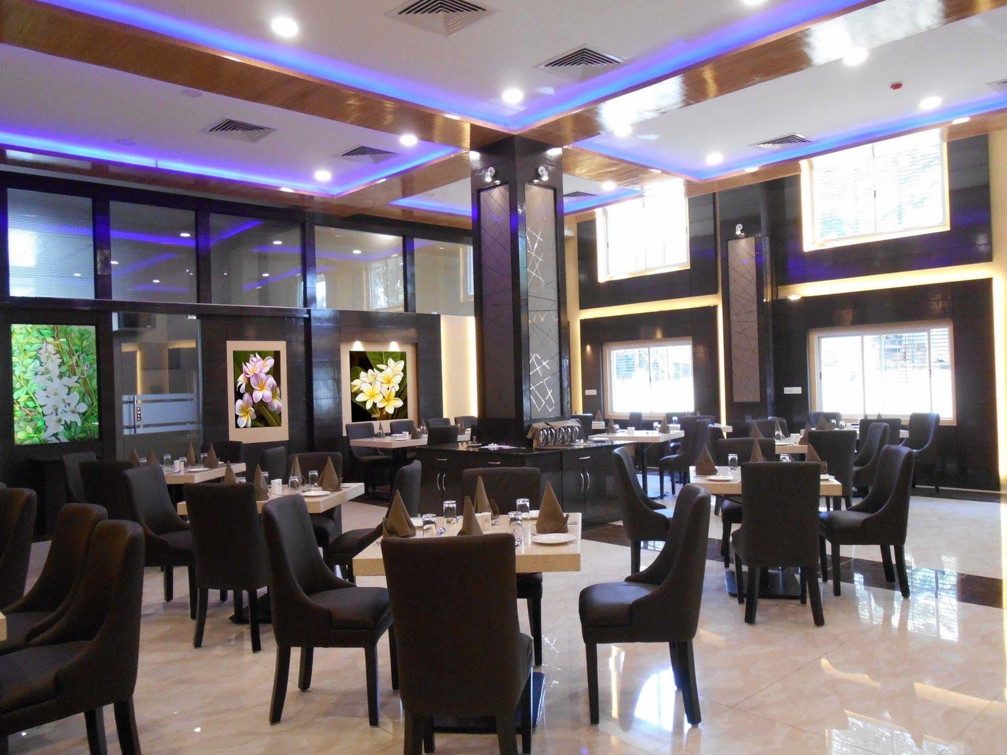 Rio Meridian Hotel Mysuru Zewnętrze zdjęcie