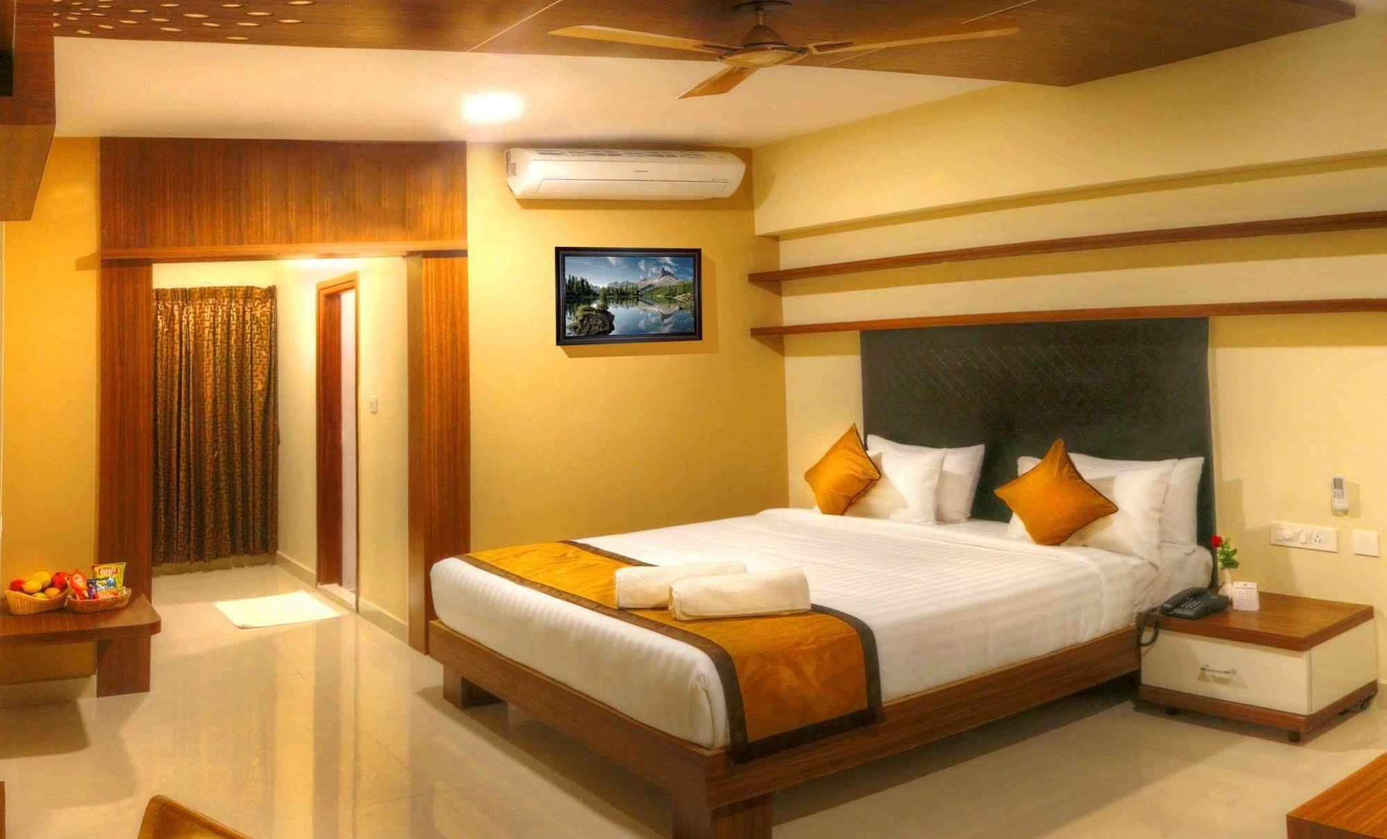 Rio Meridian Hotel Mysuru Zewnętrze zdjęcie