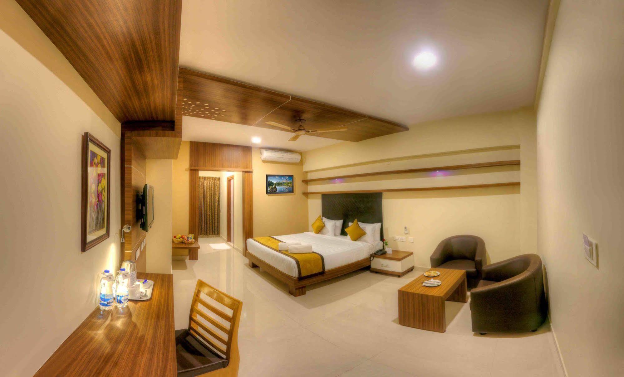 Rio Meridian Hotel Mysuru Zewnętrze zdjęcie