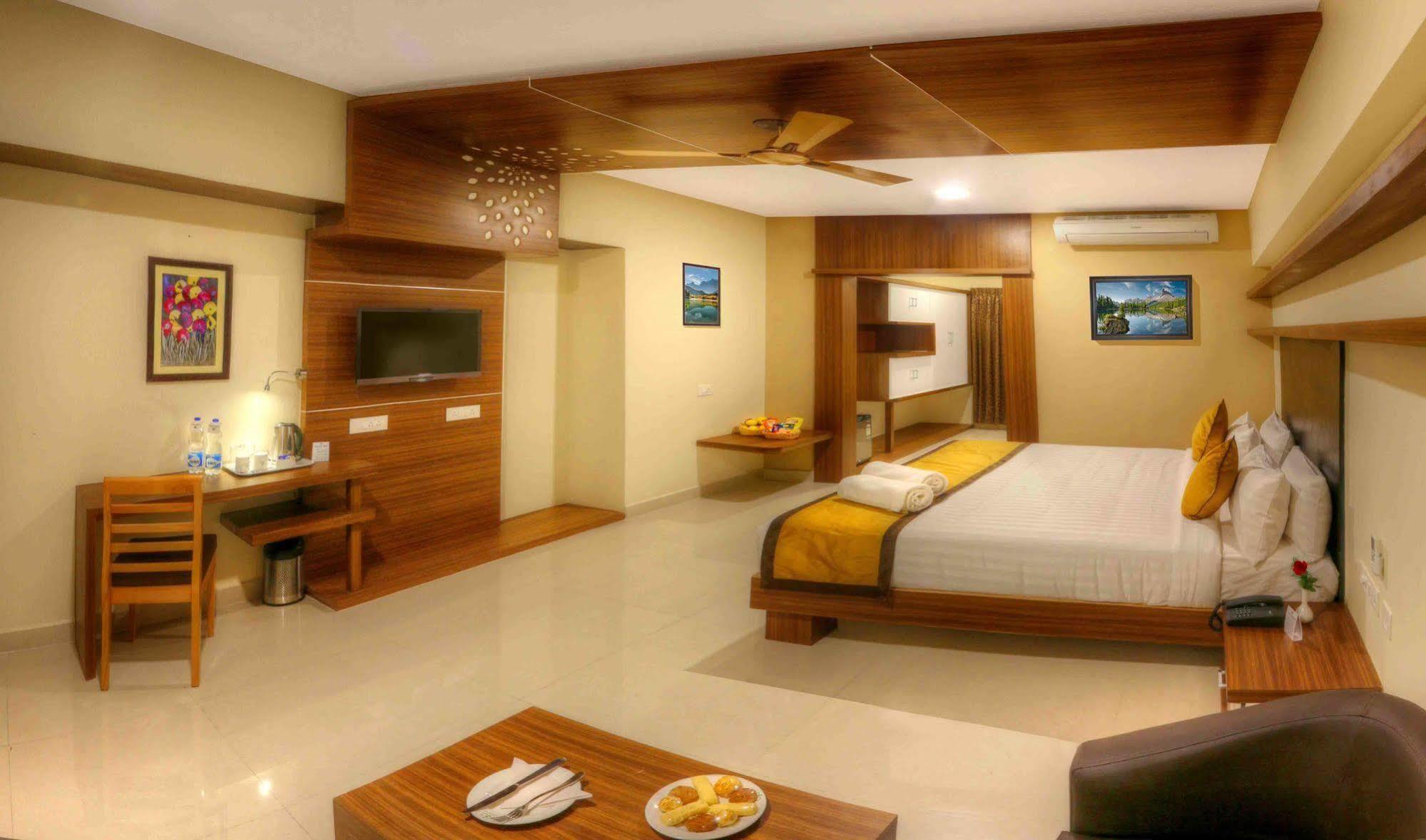Rio Meridian Hotel Mysuru Zewnętrze zdjęcie