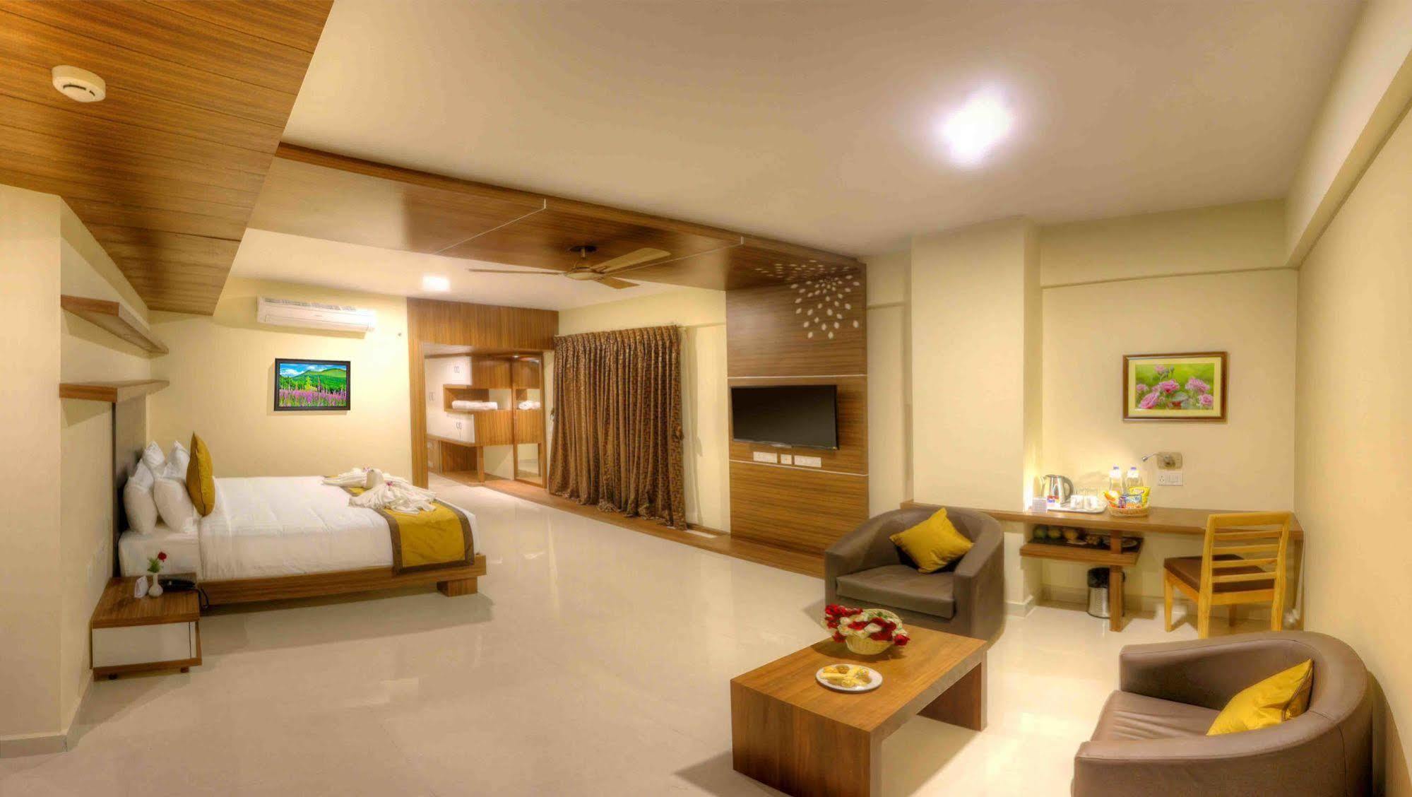 Rio Meridian Hotel Mysuru Zewnętrze zdjęcie