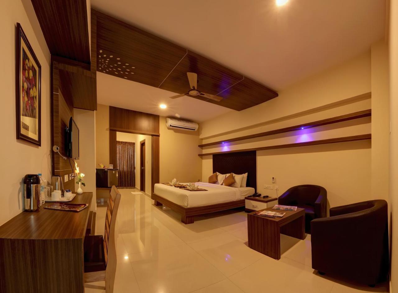 Rio Meridian Hotel Mysuru Zewnętrze zdjęcie