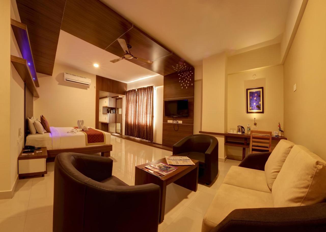 Rio Meridian Hotel Mysuru Zewnętrze zdjęcie