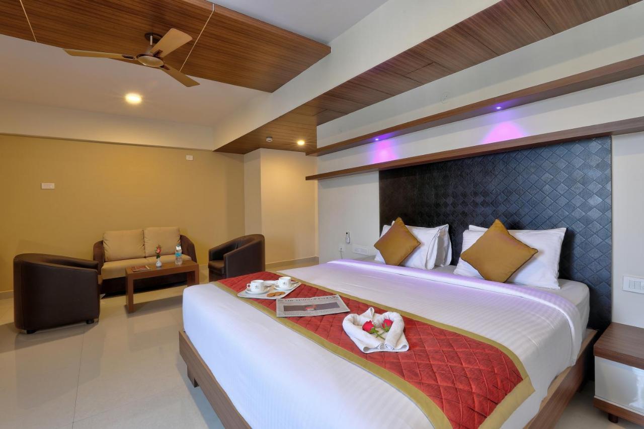 Rio Meridian Hotel Mysuru Zewnętrze zdjęcie